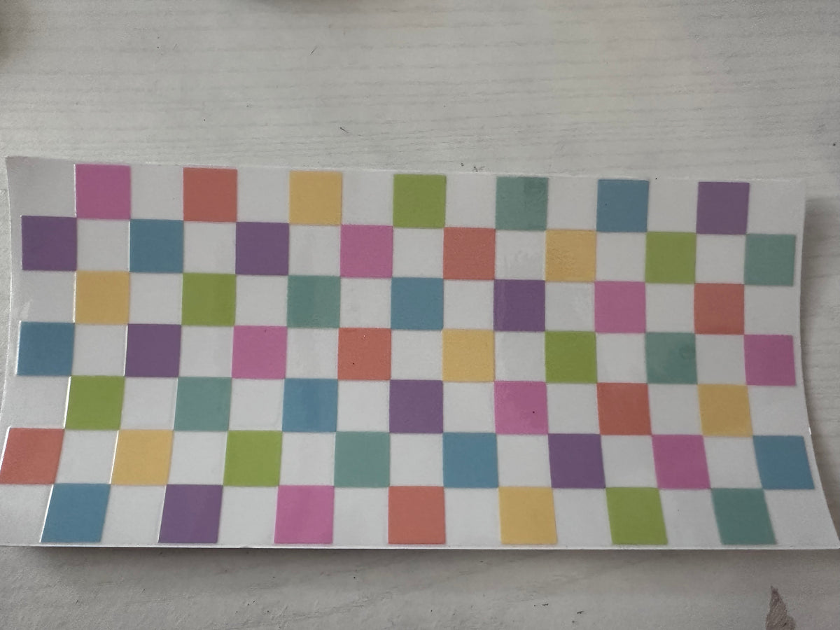 Checkered cup wrap